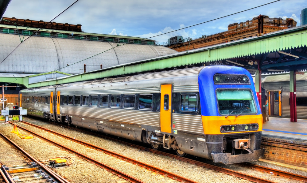 シドニー中央駅を走る電車