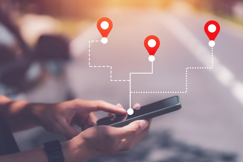 シドニー留学でスマートフォンの地図アプリを使って移動する様子