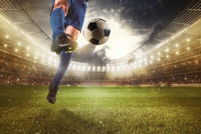 試合でシュートを放つ選手のアクションカット