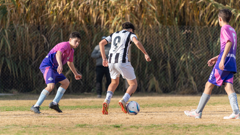 中学生・高校生年代の選手たちの試合の様子