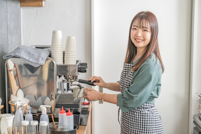 	コーヒーを淹れるバリスタ